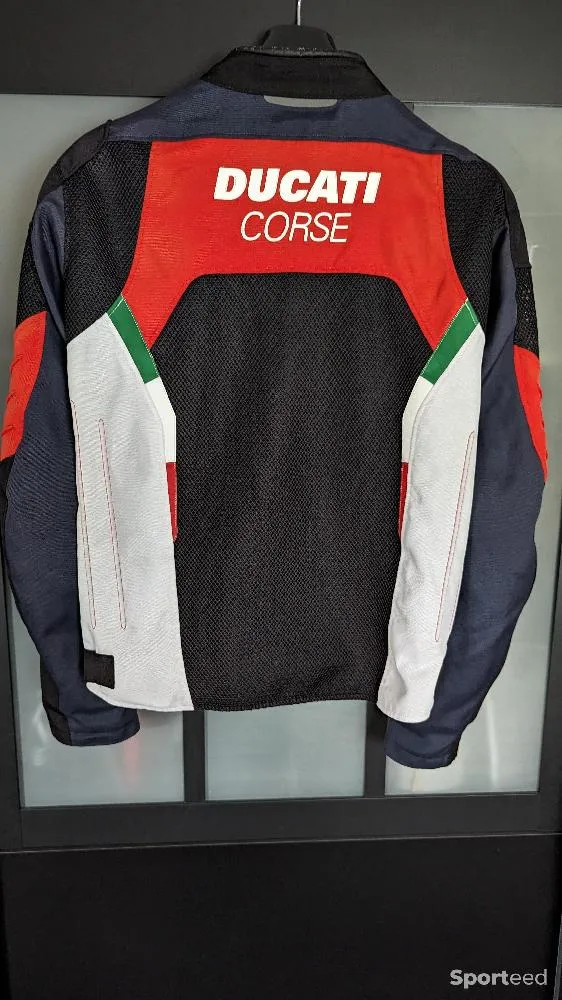 BLOUSON DUCATI  d'occasion Ajouté le : 03/07/2024