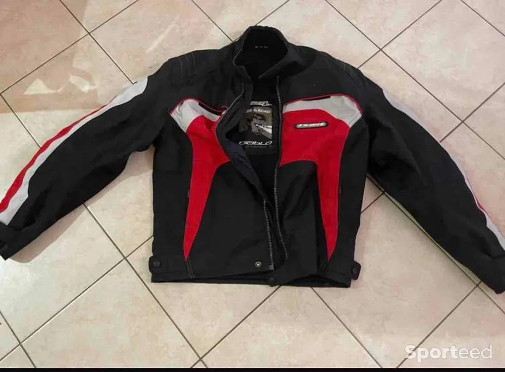 Blouson moto d'occasion Ajouté le : 09/10/2022