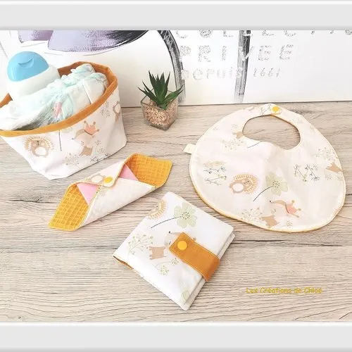 Coffret naissance tissu moutarde et beige motif animaux