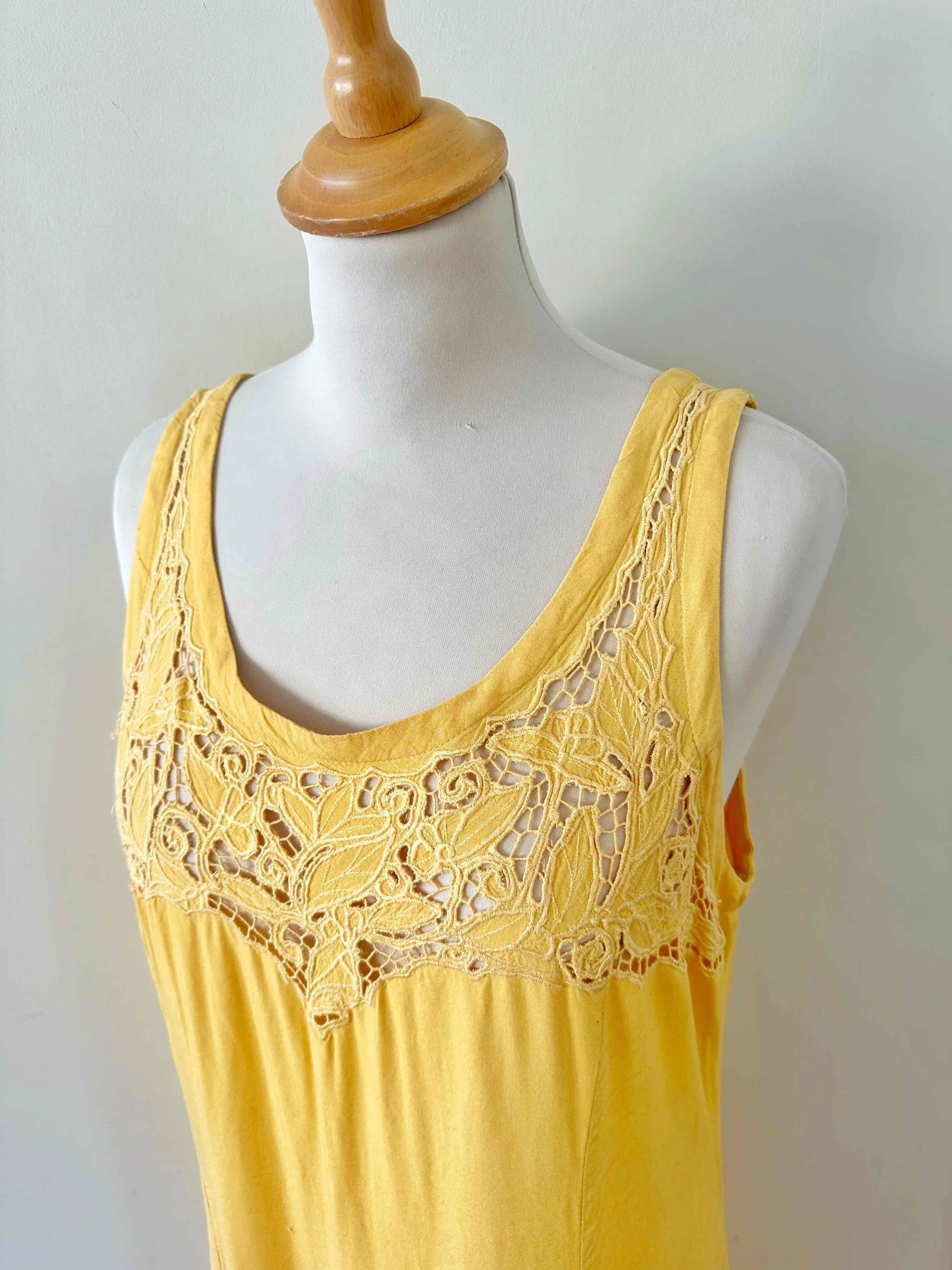 Robe brodée