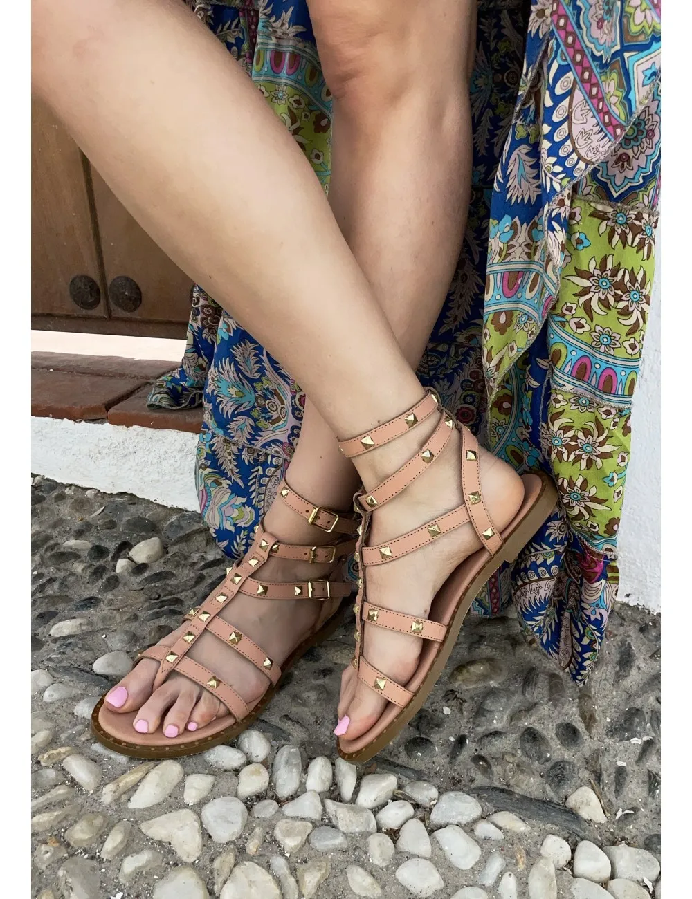 Spartiates cuir nude cloutées