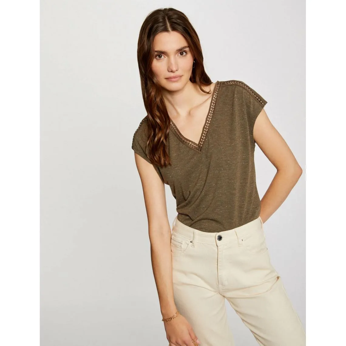 T-shirt col V manches courte kaki | 3 Suisses